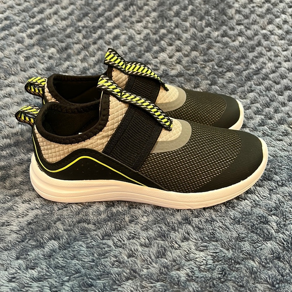 Easy slip on light weight sneaker for boys! Perfect for summer!